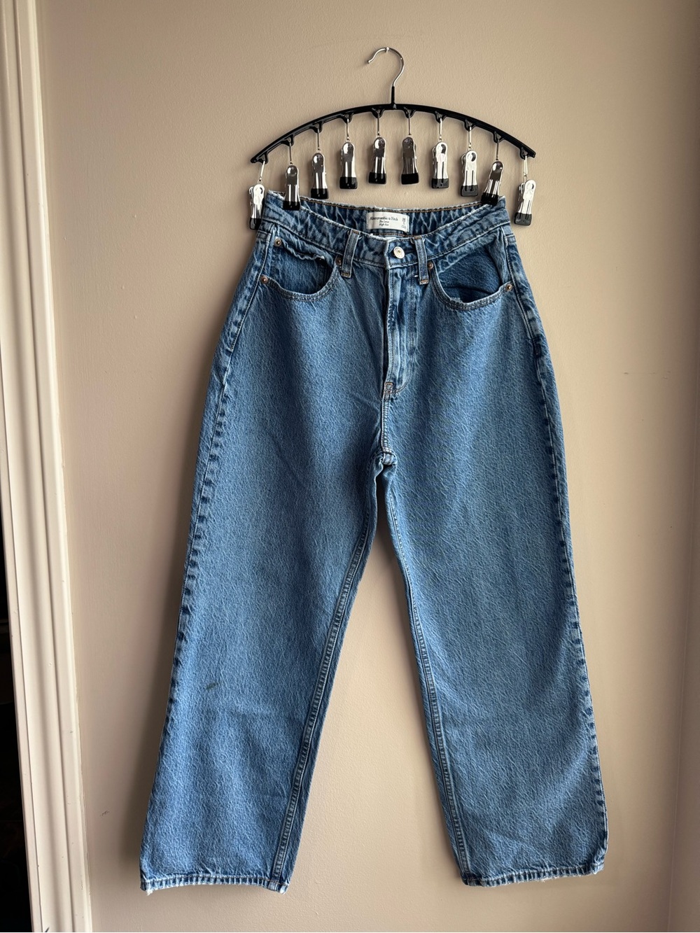 Abercrombie & Fitch Relaxed Boyfriend Jeans in Medium Blue Size 26|2S - Picture 2 of 6